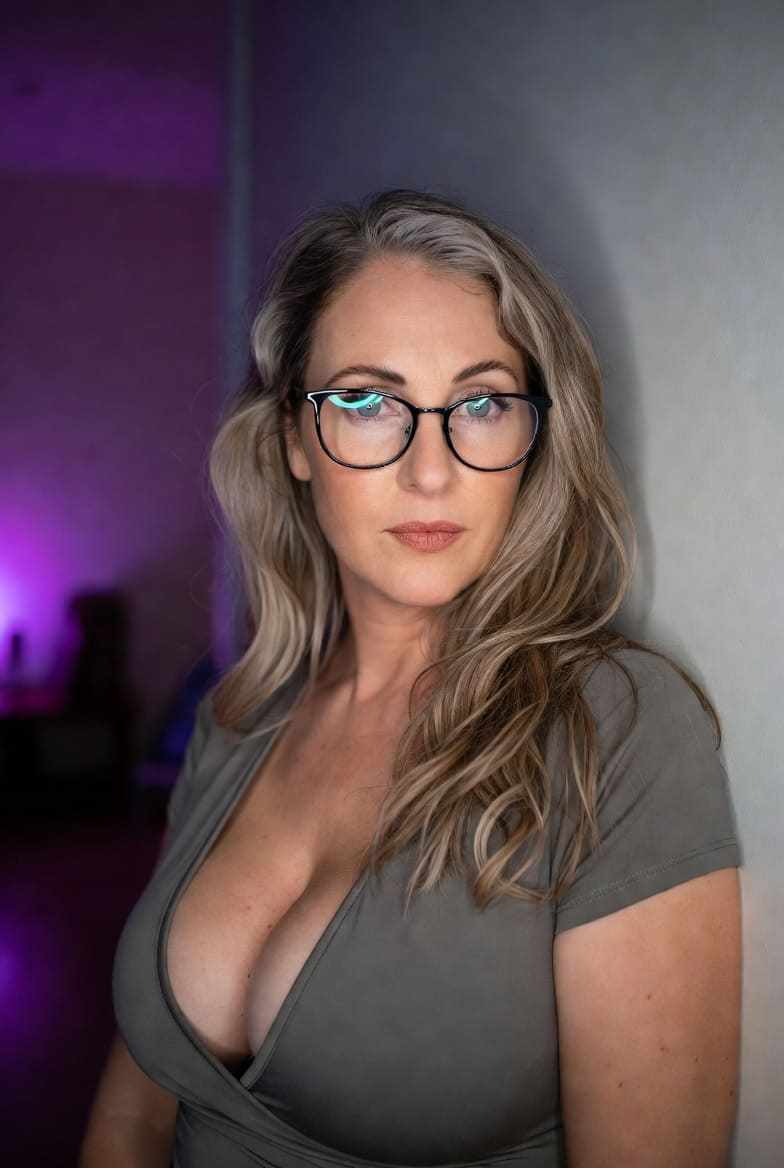 AI girlfriend character